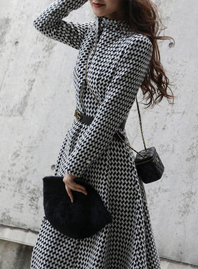 2023春新款复古港风小香风粗花呢半高领中长款大衣外套连衣裙女