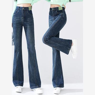 今年流行的喇叭牛仔裤女秋冬季