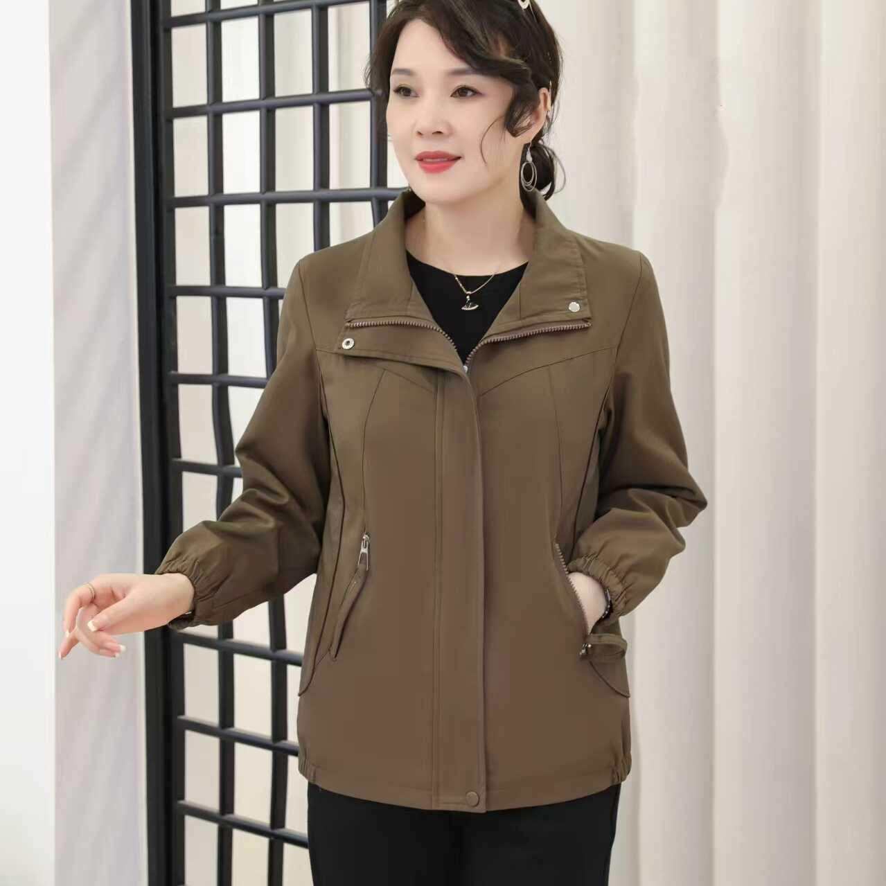 妈妈装春秋外套2024新款洋气中年女式时尚短款宽松风衣大码夹克衫