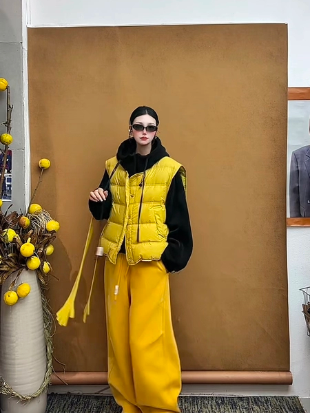 2025年冬季新款韩范短款羽绒马甲女+长袖连帽卫衣叠穿减龄两件套