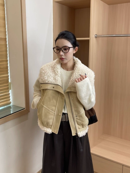 高级感大翻领皮毛一体马甲女冬季显瘦羊羔毛拼接麂皮绒机车外套潮