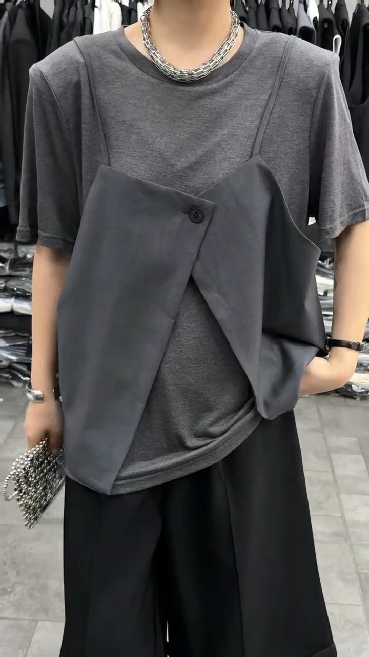 高品质夏季新款韩版圆领短袖T恤搭配不规则吊带两件套上衣女7705