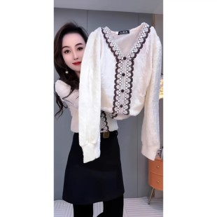 T恤女时尚 V领织花拼色水貂毛蕾丝长袖 百搭打底上衣潮 新款 2026春季
