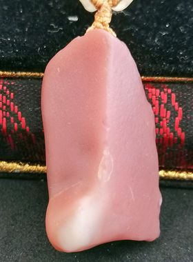 天然色彩地表红蛋白原石吊坠天然