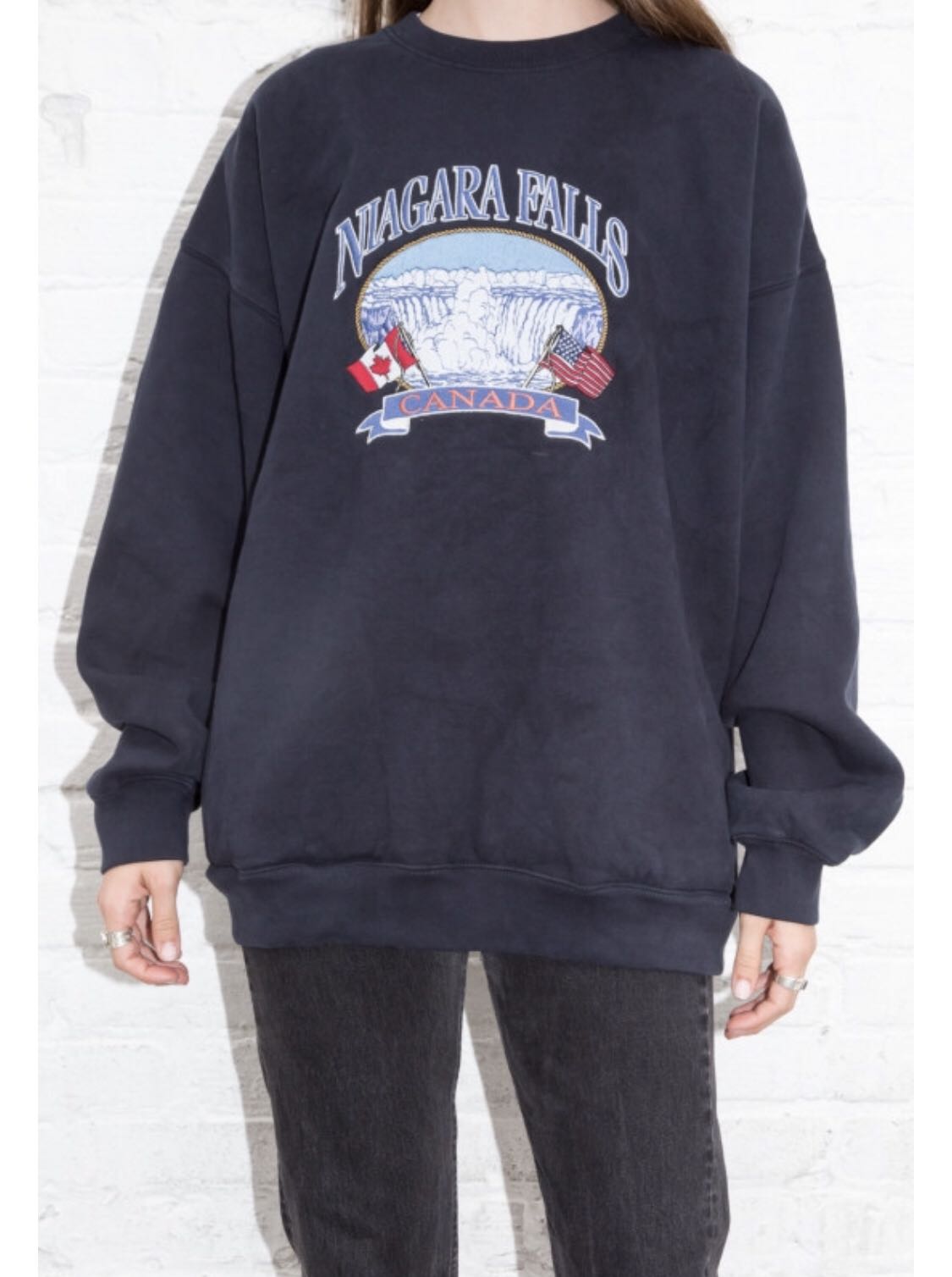 藏青色刺绣加绒圆领宽松卫衣