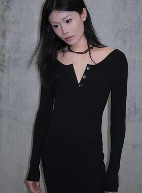 【AGD】HAZAMA 修身长款连衣裙黑色女款领口亨利领字母印花