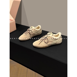 女 25FW羊羔毛平底拼接系带休闲德训鞋 DENTUATUA 雪地间优雅穿梭