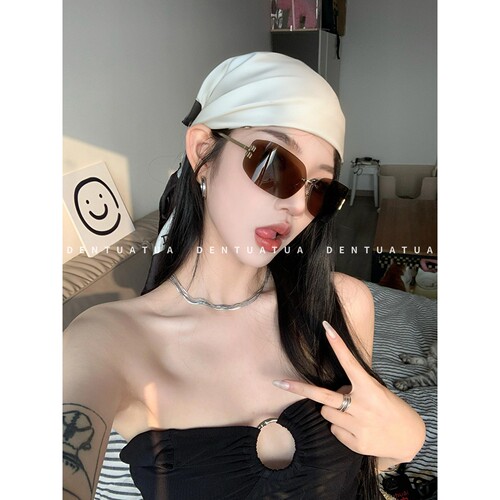DENTUATUA Y2K千禧辣妹！25FW 复古无框金属字母墨镜太阳眼镜 女