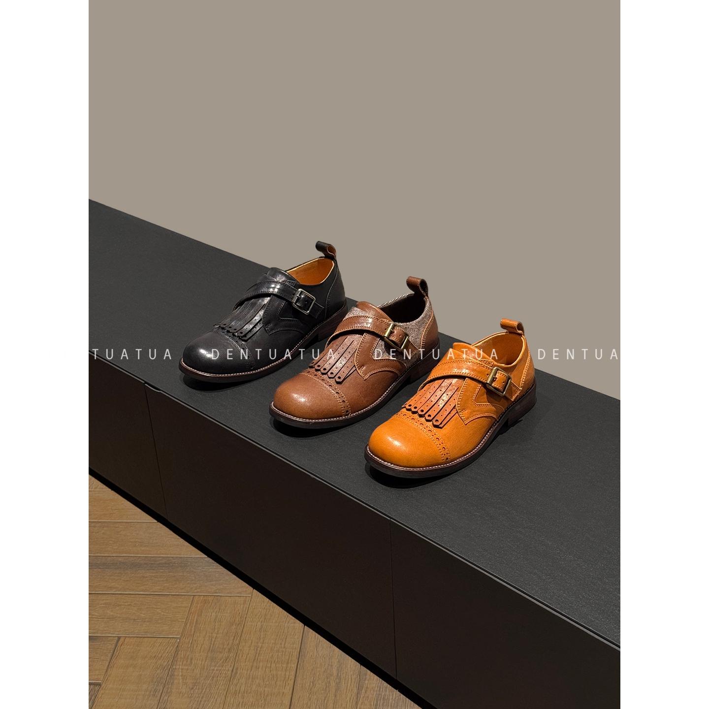 DENTUATUA 随步履摇曳增添动态美感！25ss 复古搭扣流苏乐福鞋 女