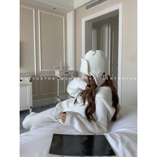 DENTUATUA 软萌 buff 帽！ 25FW 字母刺绣护耳毛球羊毛针织冷帽女