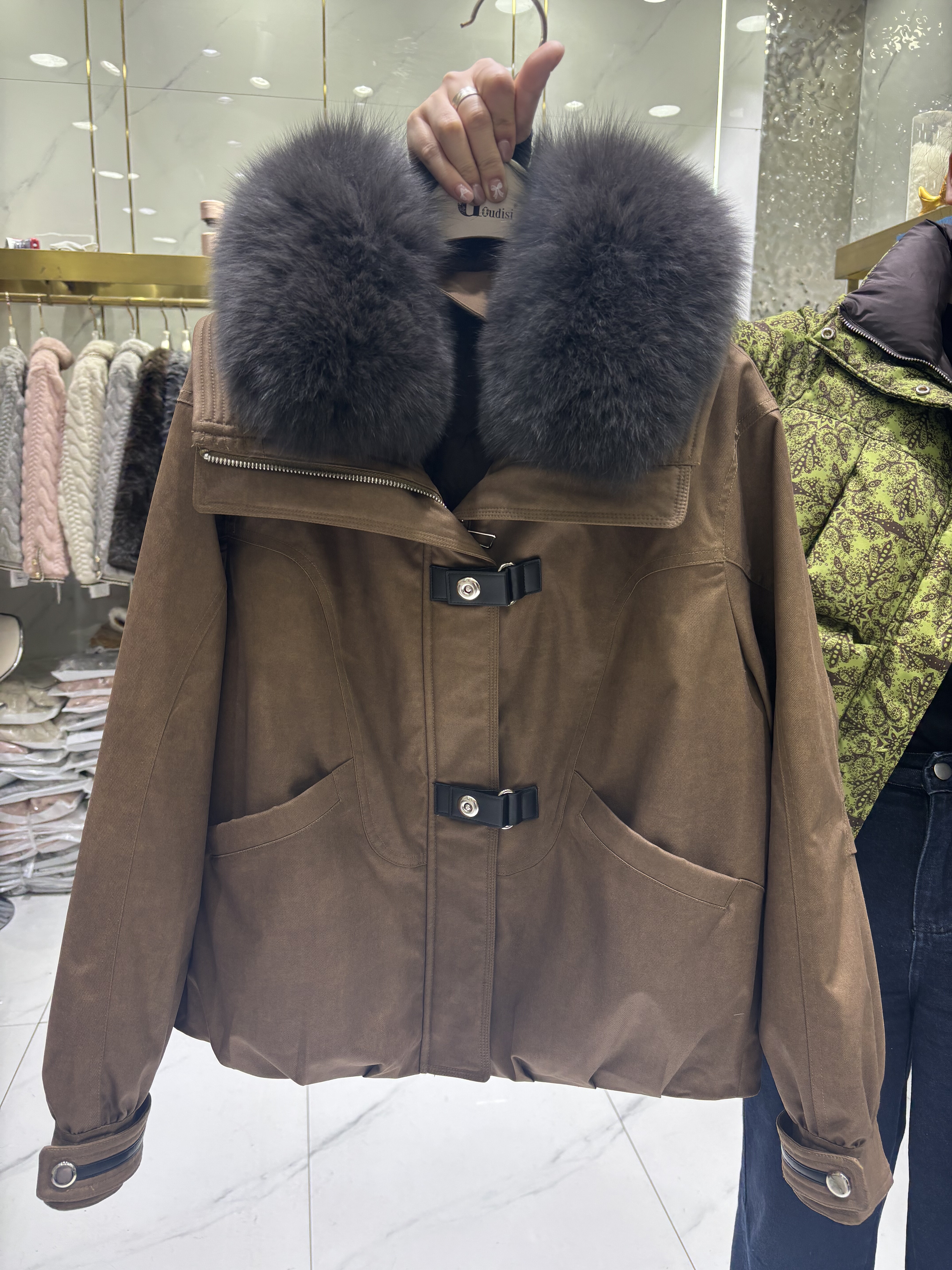 2025新款狐狸毛领90绒白鸭绒厂家直销派克服短款羽绒服