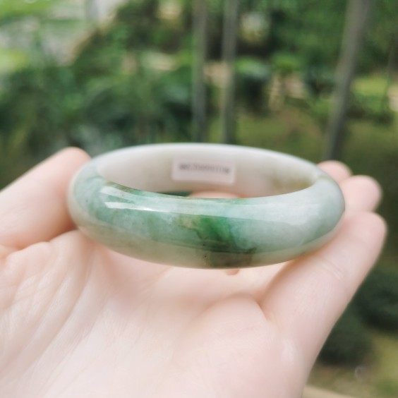珑心云赞 白底青 天然飘阳绿翡翠手镯A货 54圈口