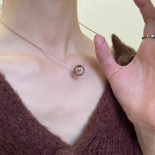 经典时髦罗马数字项链轻奢高规格行政搭配2025年新款不掉色锁骨链