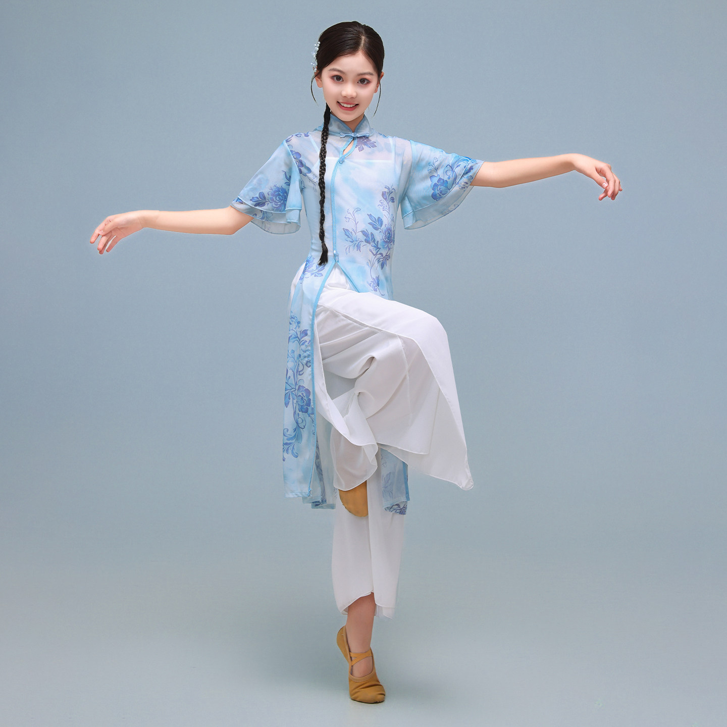 女童古典舞青花瓷旗袍演出服图片