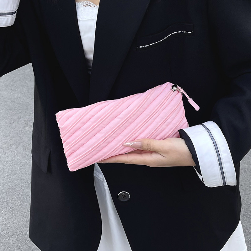 个性手拿包女新款小众设计拉链零钱包便携化妆包钥匙包手机包笔袋
