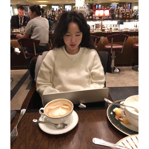 现！baby酱简约V领兔毛针织衫韩国26秋季新款柔软舒适套头毛衣女
