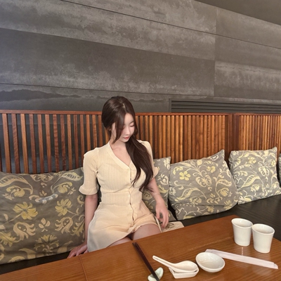 【韩国正品代购】    针织米色短袖紧身连衣裙