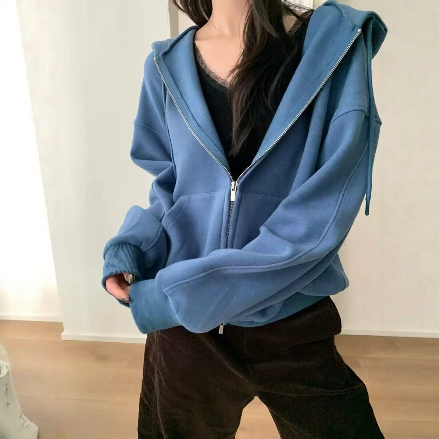 蓝色连帽卫衣女开衫加绒2026冬季新款时尚宽松慵懒风拉链口袋外套