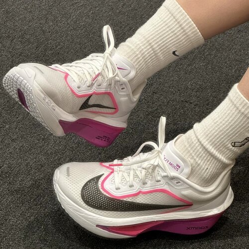 耐克/Nike Zoom Fly 6 Vivid 白黑粉低帮女款跑步鞋 FN8455-101
