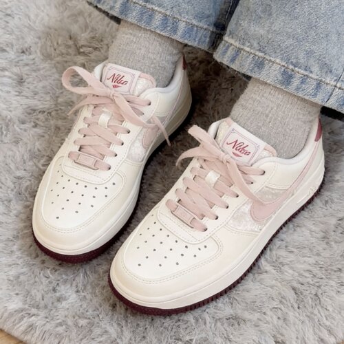 耐克/Nike Air Force 1 白粉情人节限定低帮板鞋 IQ4937-161