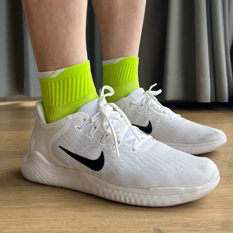 耐克/Nike Free RN防滑透气 低帮休闲跑步鞋 男款 黑白942836-100