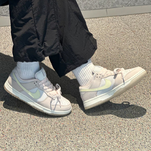 耐克/Nike Dunk Low 女款粉色薄底低帮百搭休闲板鞋 FB7910-601