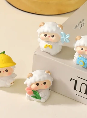 小羊乖乖摆件可爱电脑屏幕办公室