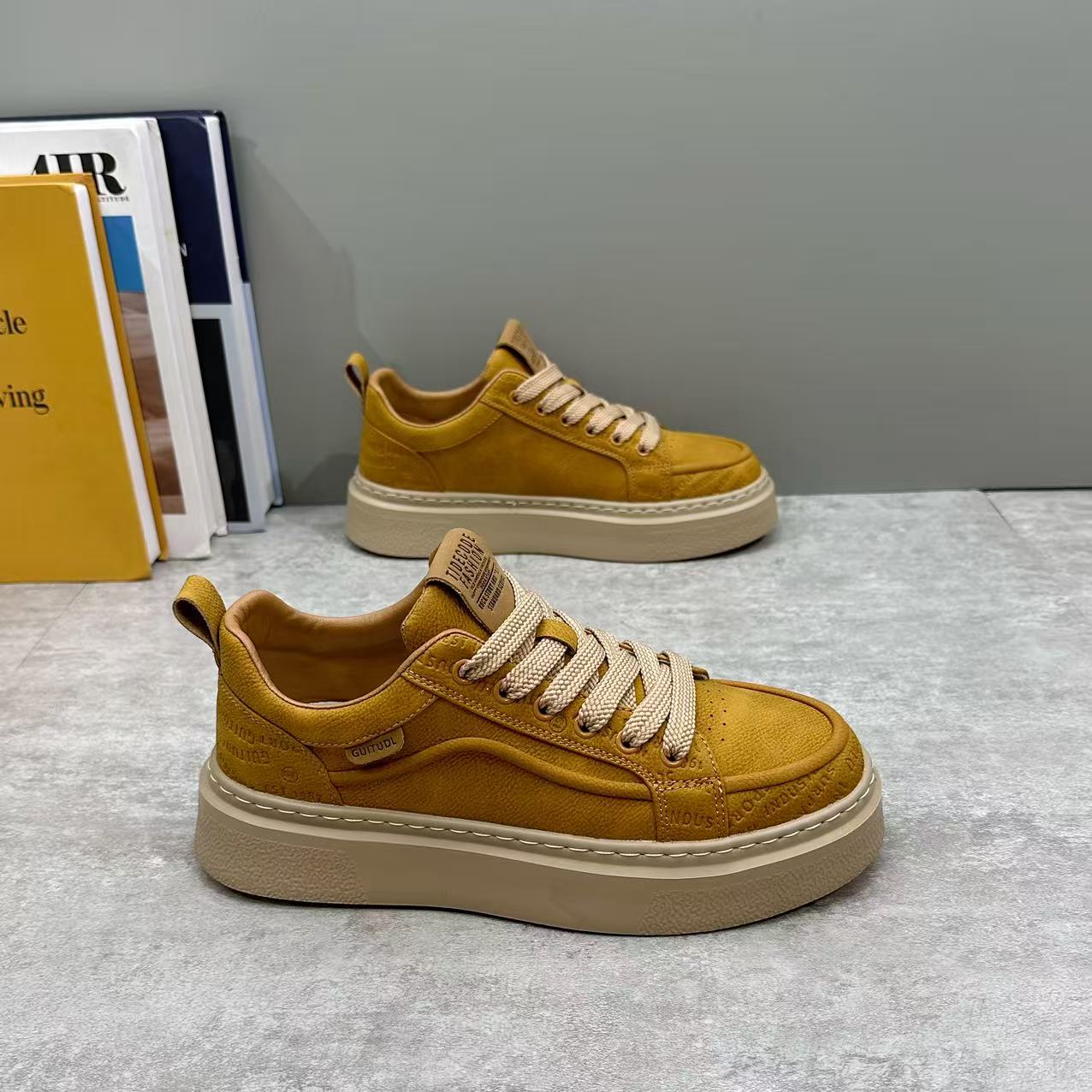 男鞋2025秋冬新款潮流百搭低帮复古真皮板鞋男超轻软底运动休闲鞋