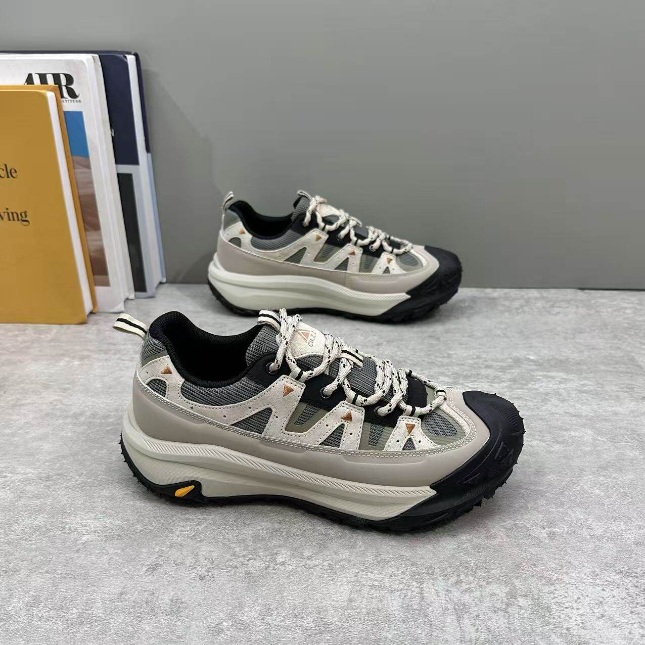 男鞋2026春季新款轻便减震休闲运动鞋户外防滑耐磨厚底透气登山鞋