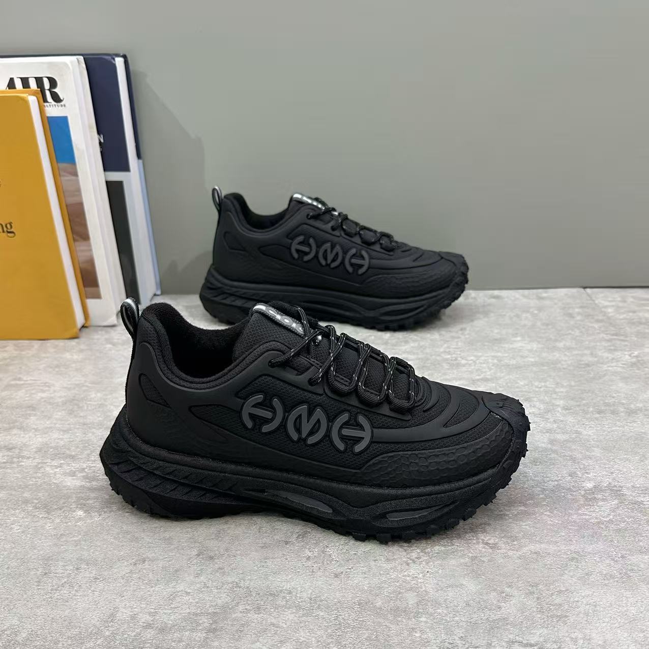 男鞋2025冬季新款轻便减震软底运动鞋男士户外防滑厚底休闲跑步鞋