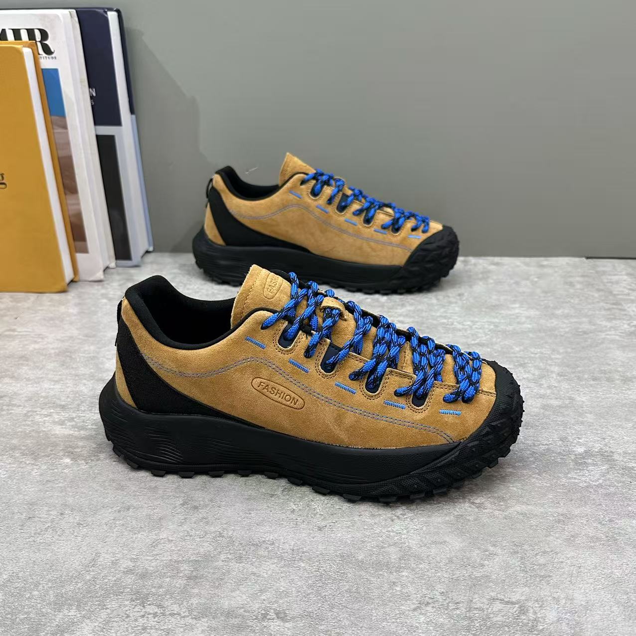 男鞋2025秋冬新款轻便减震运动休闲鞋男士户外防滑耐磨徒步登山鞋