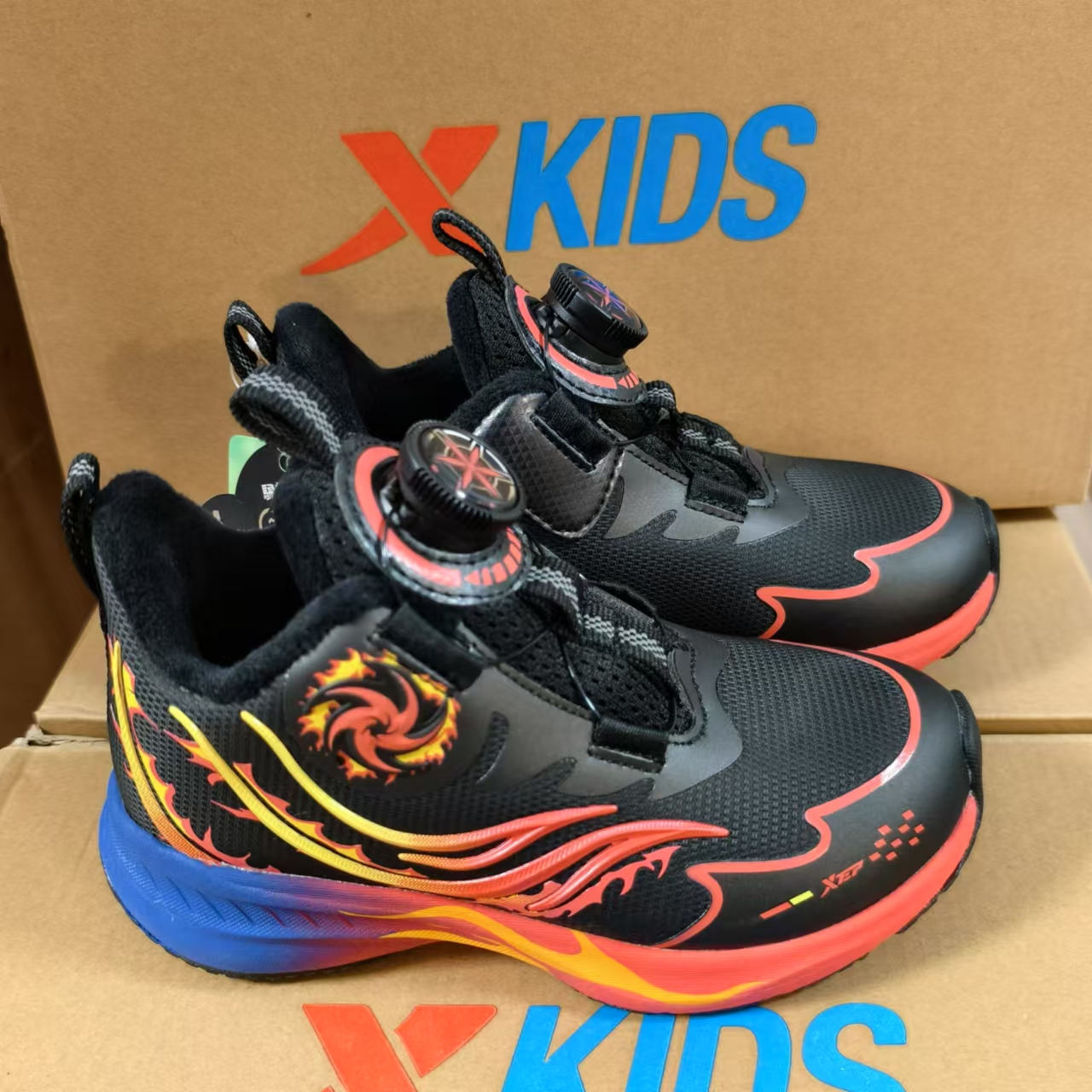 特步男小童冬季加绒棉鞋