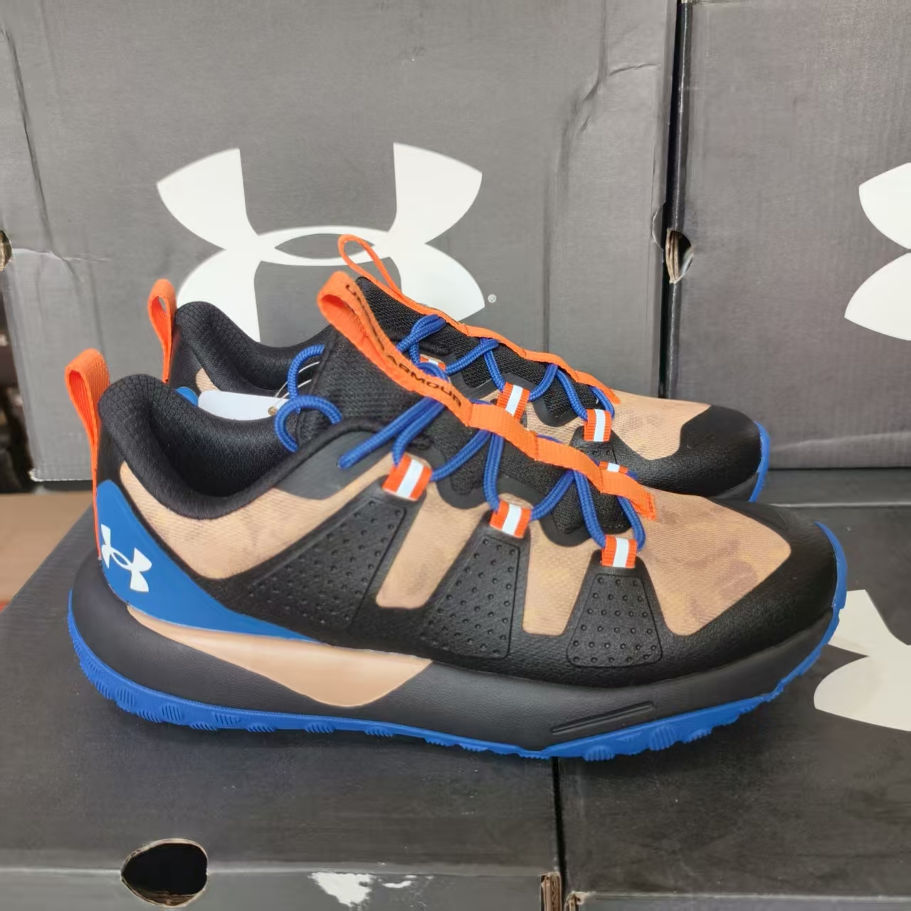 安德玛男童秋季跑步鞋