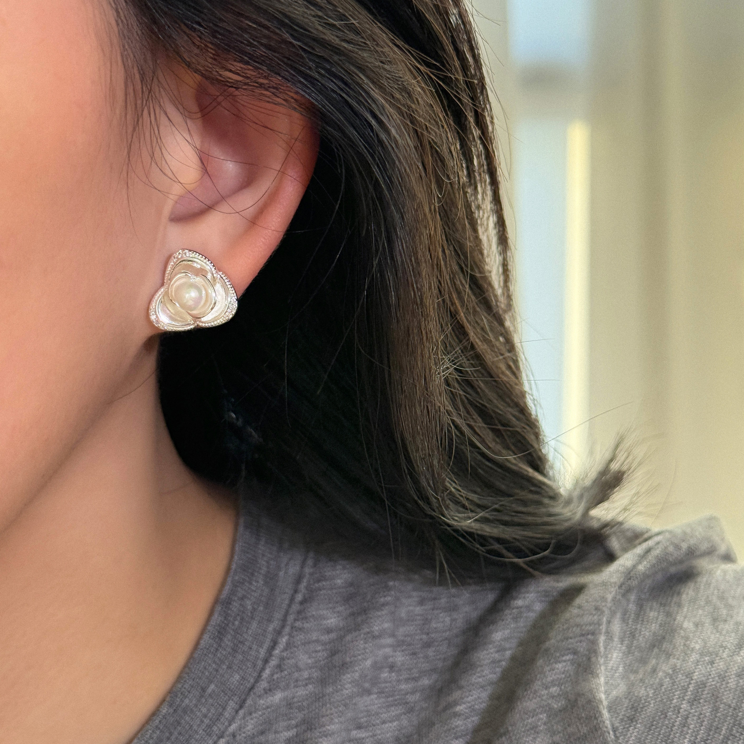 FLOAT浮漾小香风立体山茶花珍珠耳钉女高级清冷感复古耳环耳夹