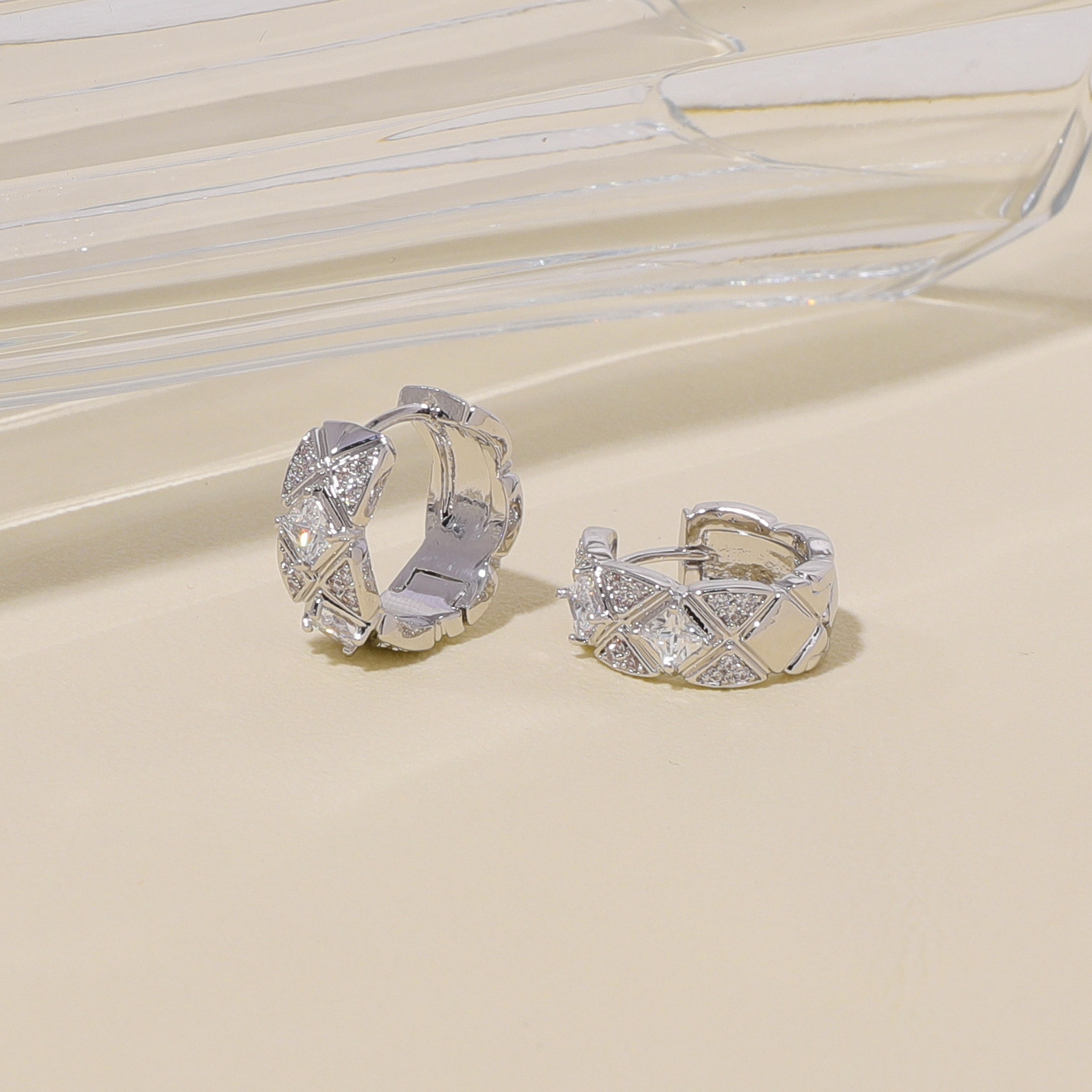 浮漾菱格圆形锆石耳环通勤百搭