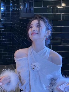 高端小众设计感百搭打底衫女独特绝美小香风时尚潮流白色露肩上衣