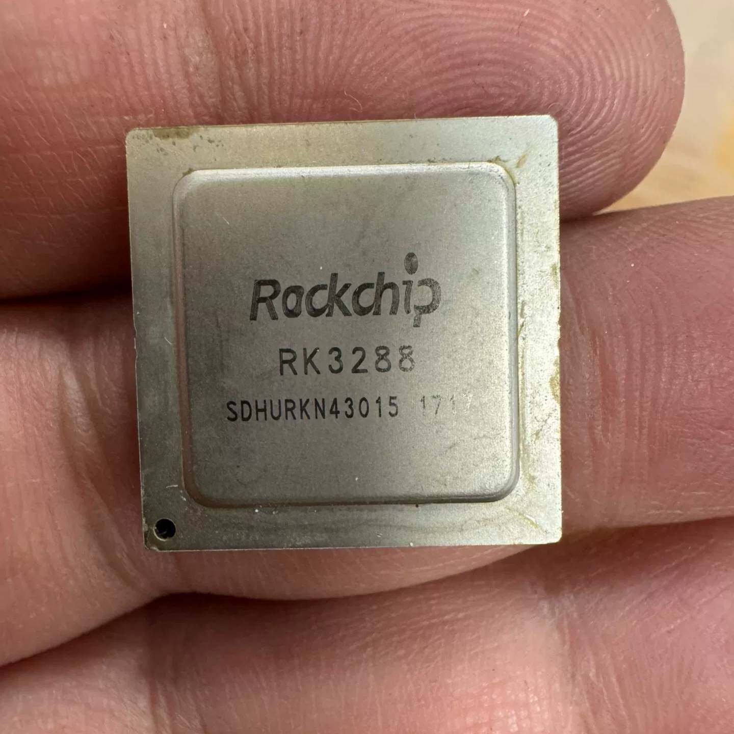 可维修RK3288芯片只有七个其它元器件