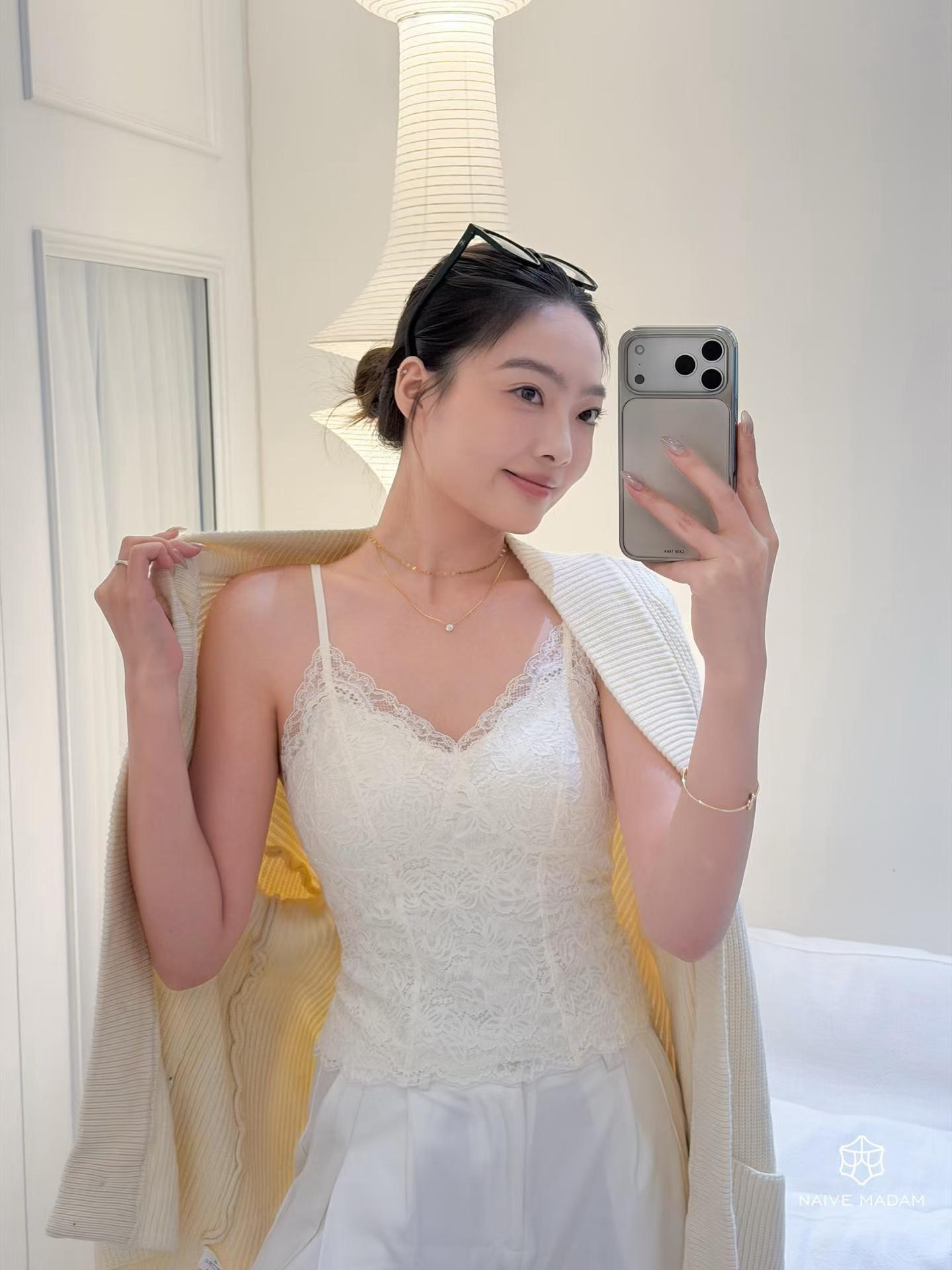 内目25327初秋新款寂野V法蕾丝吊带背心女带胸垫内搭外穿打底上衣