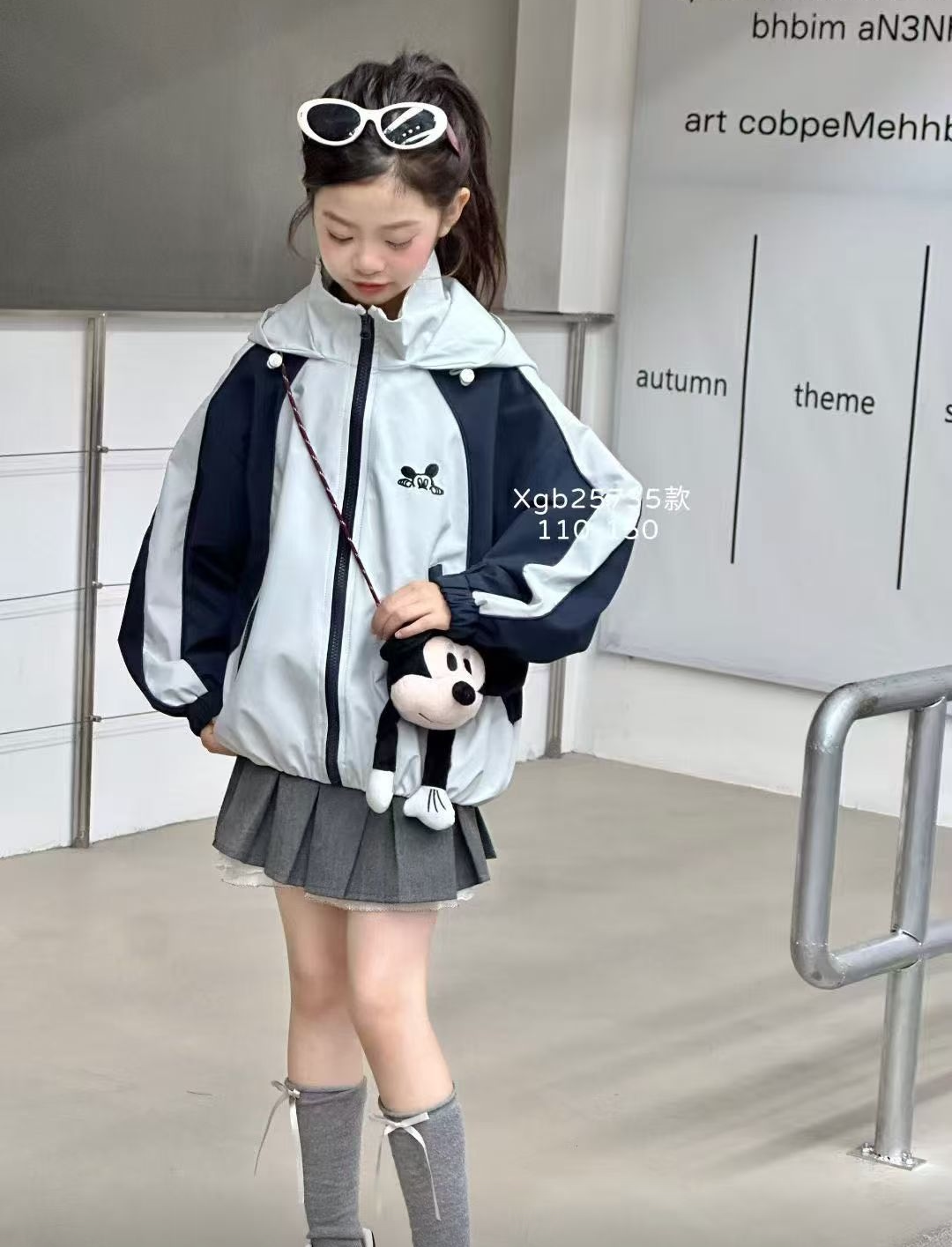 女童外套春秋款2025新款洋气女孩春装短款上衣儿童冲锋衣拼色夹克