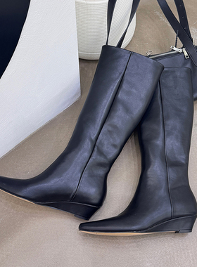新款复古黑色百搭宽筒尖头坡跟高直筒显腿长骑士靴女不过膝显瘦潮