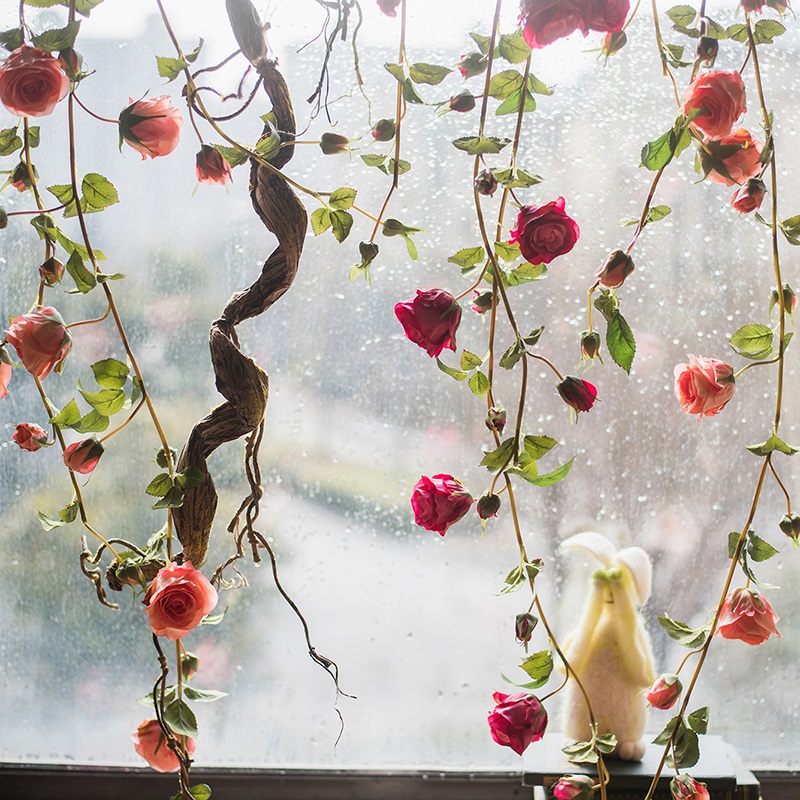 玫瑰仿真花藤条装饰墙面家居卧室花艺仿真植物背景墙壁挂植物
