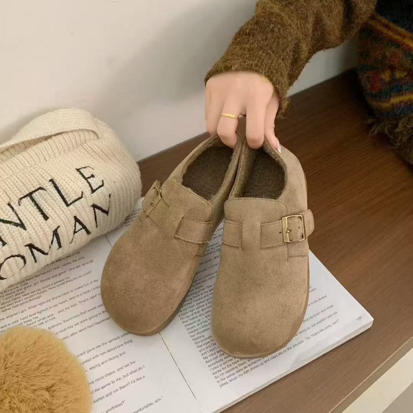 黛诗琪2025秋冬新品毛绒勃肯鞋