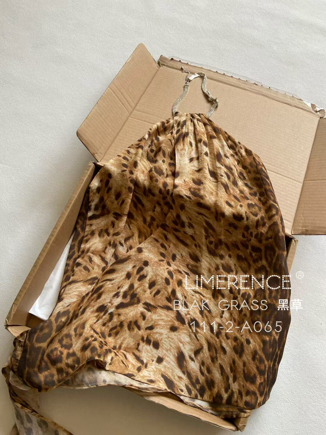 涉谷辣妹豹纹挂脖钻链露背上衣复古钻链铆钉微喇牛仔裤方圆同款