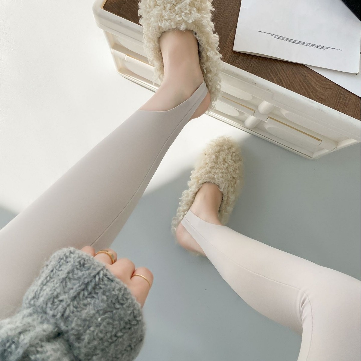 669秋冬白色磨毛薄绒踩脚打底裤高个子连脚跟女裤加长外穿裤子