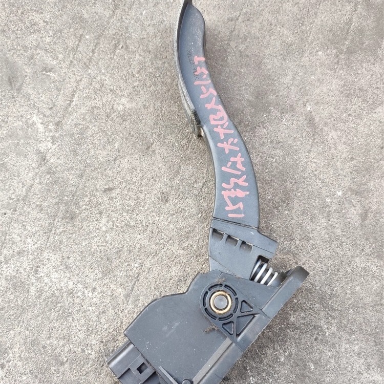 众泰大迈X5电子油门加速踏板总成