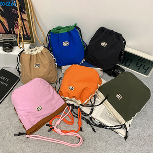 日系抽绳水桶包男女生运动斜挎包休闲轻量化健身徒步旅行单肩背包
