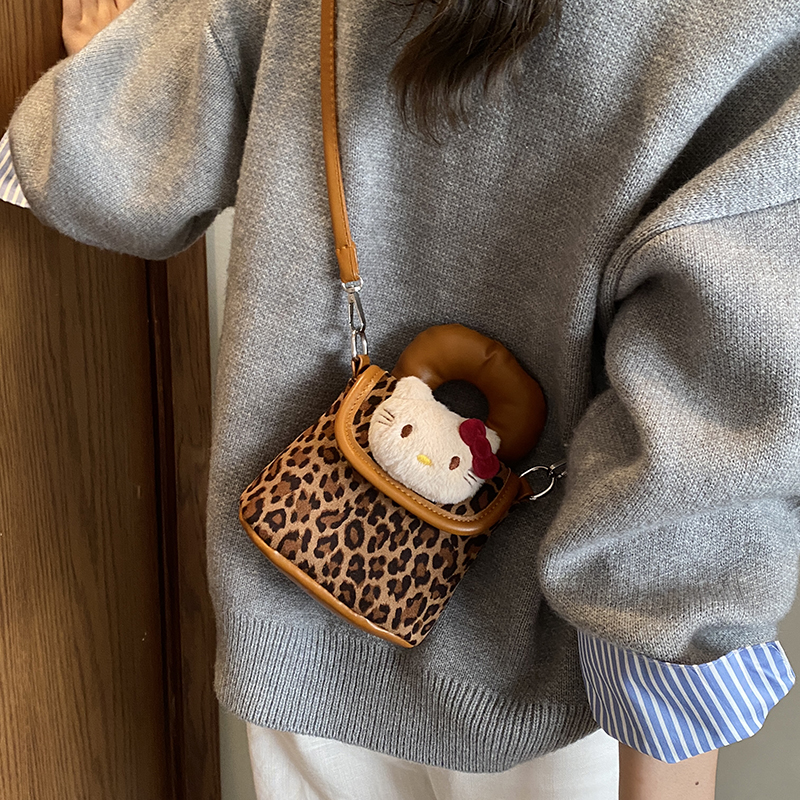 2025秋冬新款豹纹猫咪手拎包女童洋气出游单肩斜挎时尚小包女孩包
