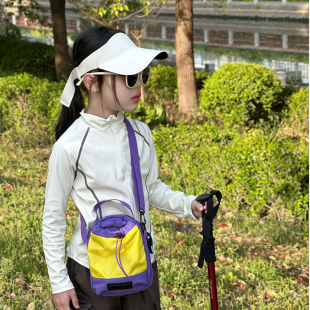 儿童包包男女童休闲户外出游斜挎布包女孩轻便单肩背包便携水杯包