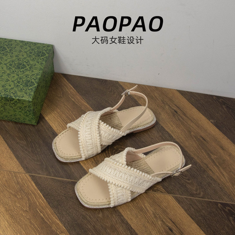 大码女鞋41到43宽脚胖凉鞋夏季新款平底编织度假小众法式罗马鞋
