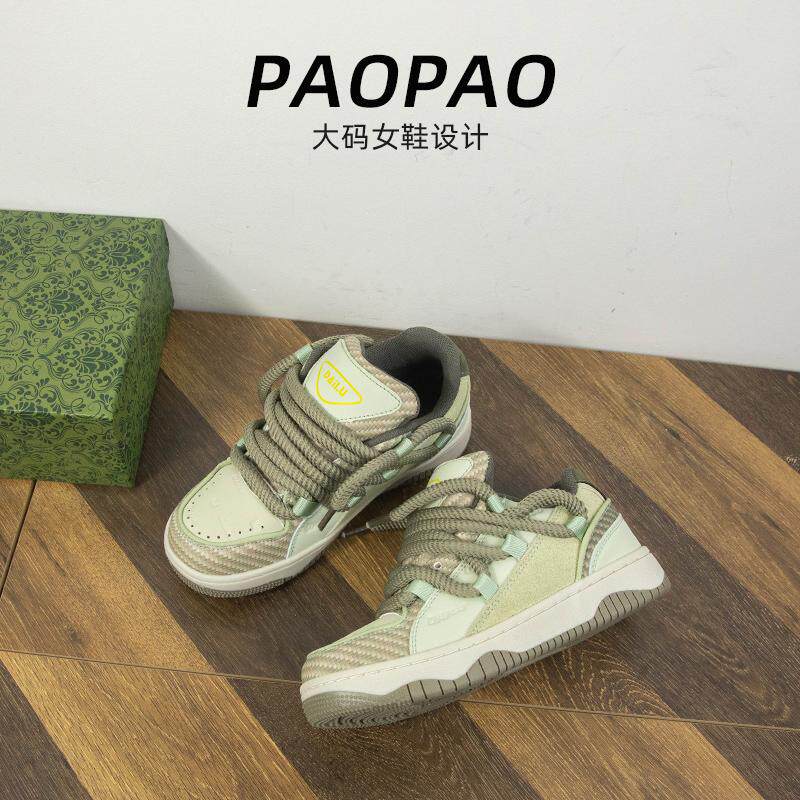 大码女鞋41到43宽脚胖板鞋小众设计感厚底粗系带休闲原宿风面包鞋